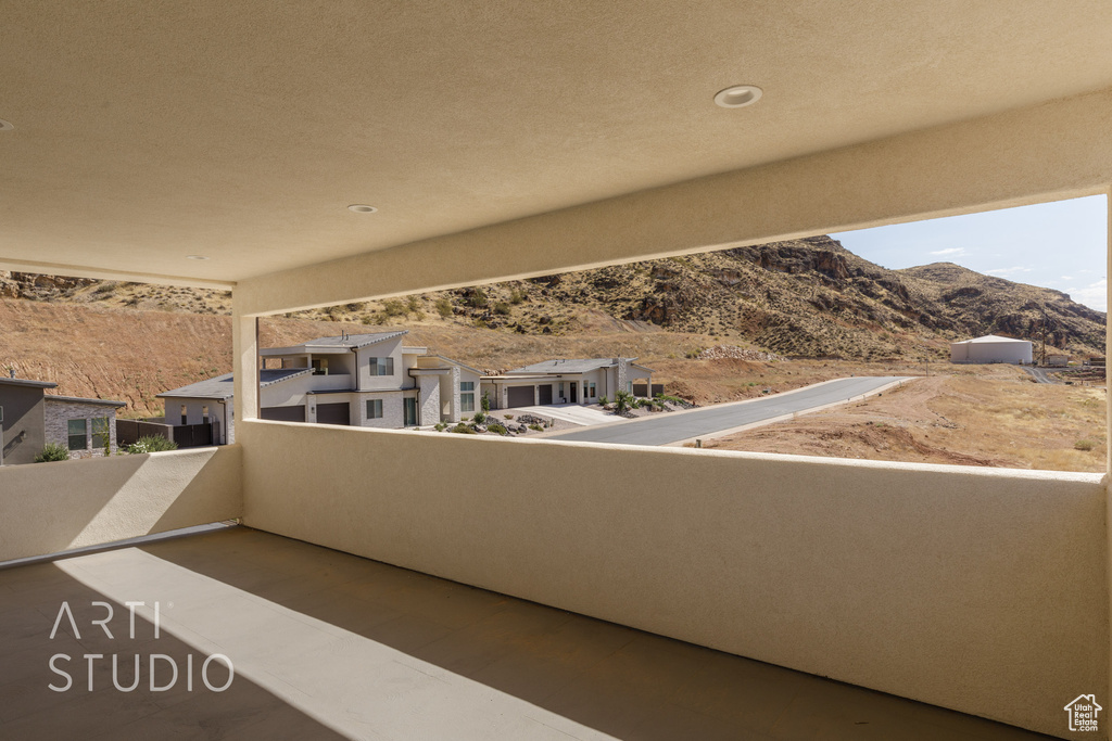 Balcony featuring a mountain view