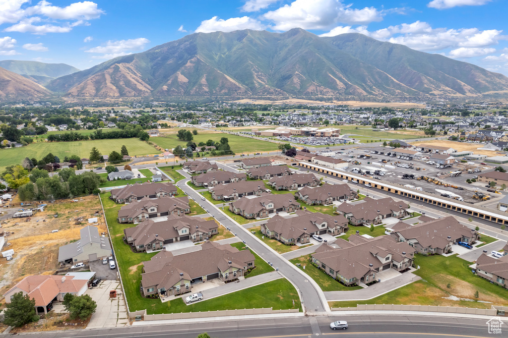 Bird's eye view with a mountain view