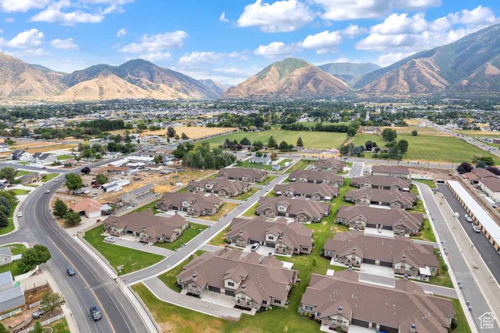 Aerial view with a mountain view