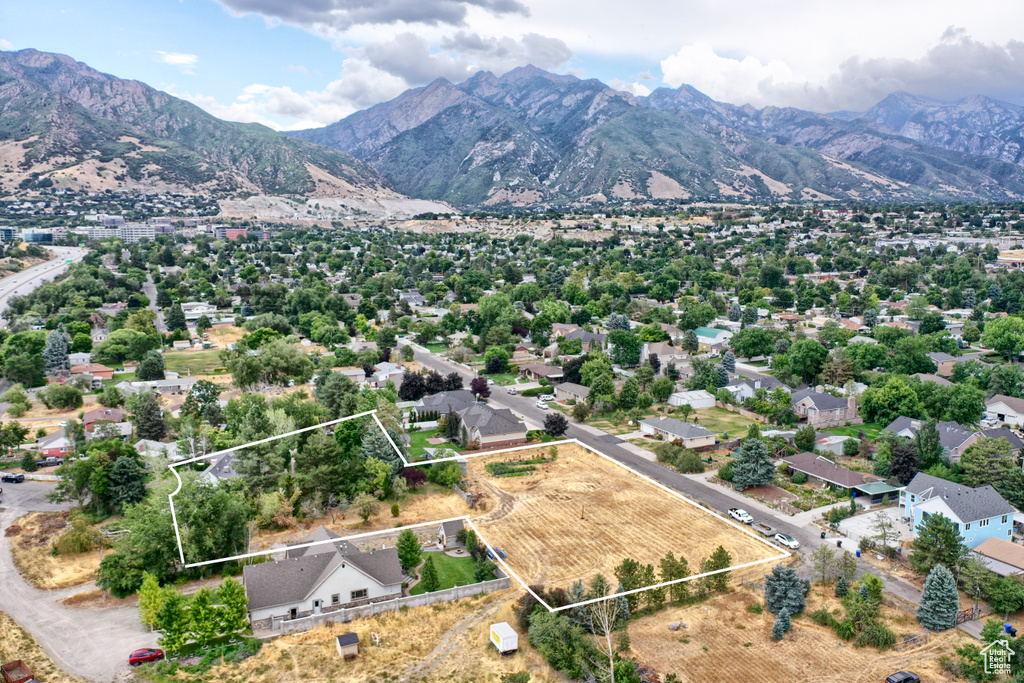 Drone / aerial view featuring a mountain view