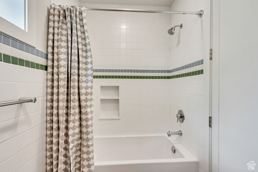 Bathroom with shower / bath combo