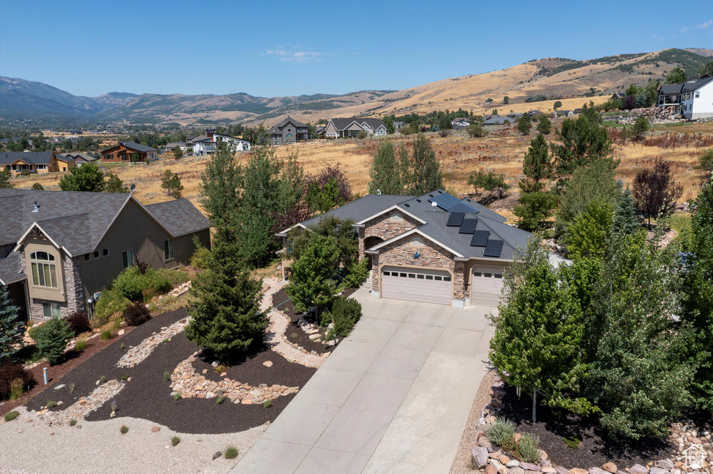 Aerial view with a mountain view