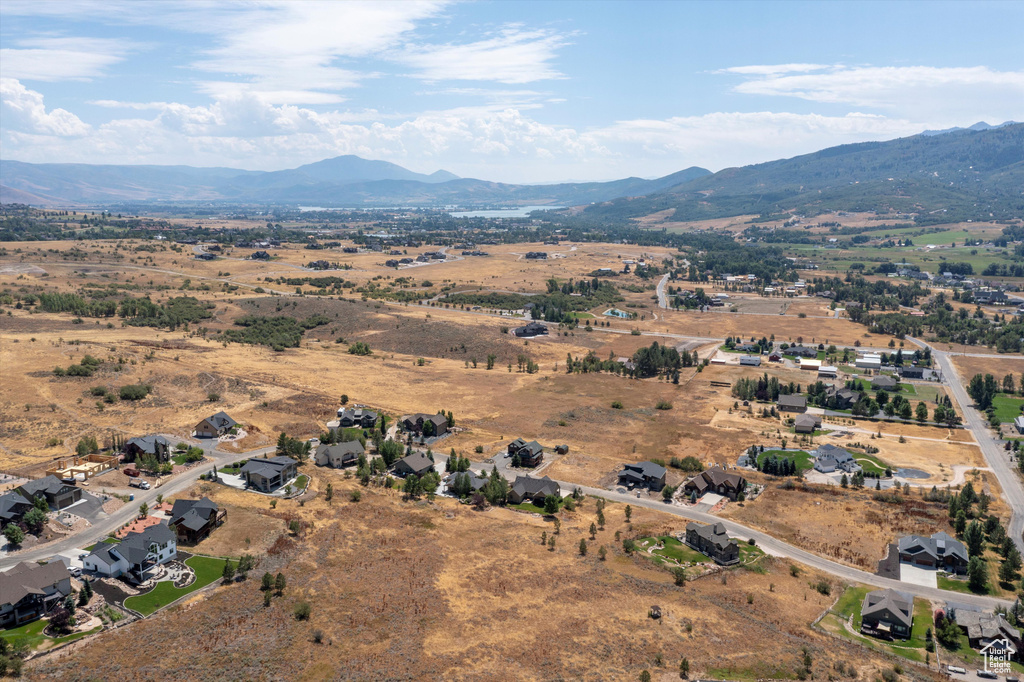 Aerial view with a mountain view