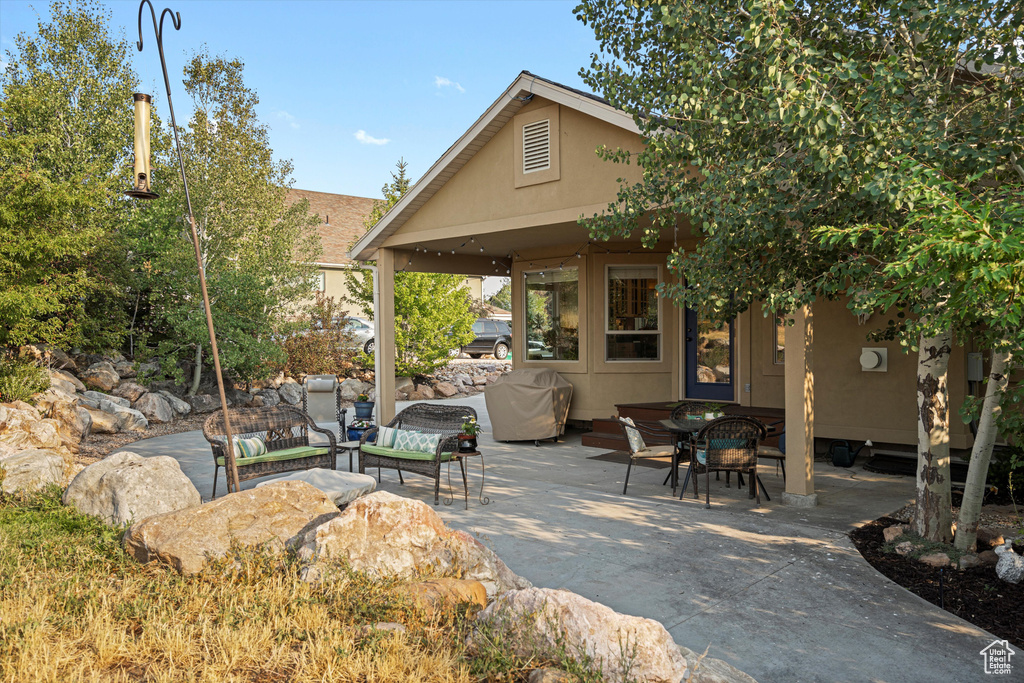 View of patio / terrace featuring an outdoor hangout area