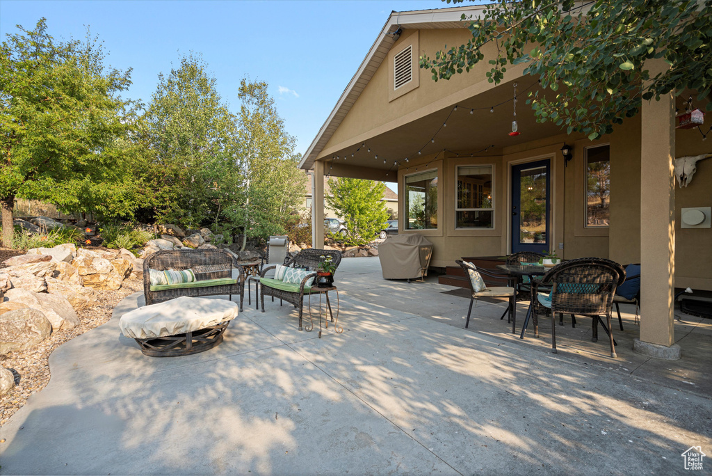 View of patio / terrace with outdoor lounge area