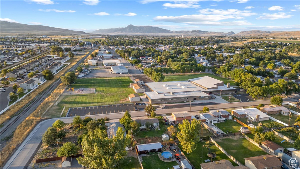 Aerial view with a mountain view