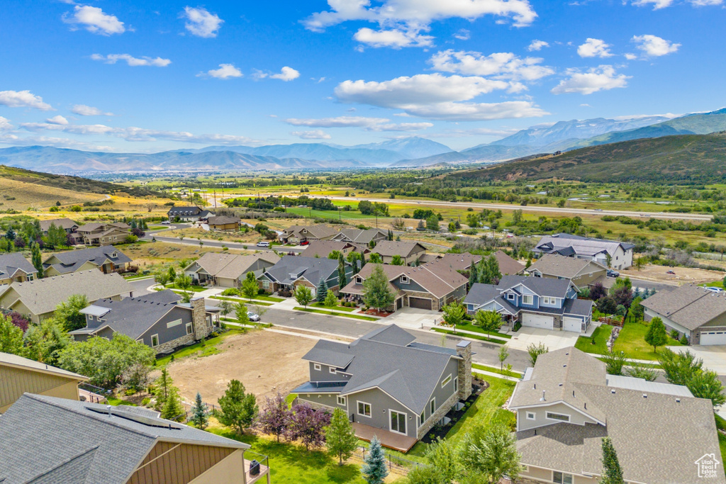 Aerial view with a mountain view