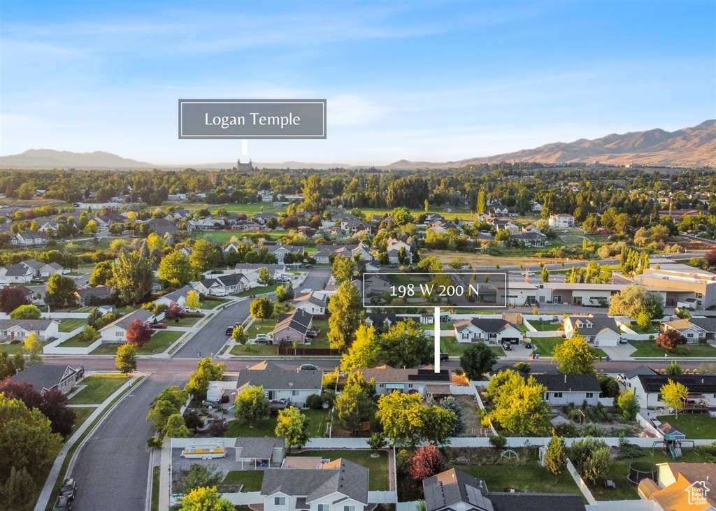 Drone / aerial view featuring a mountain view