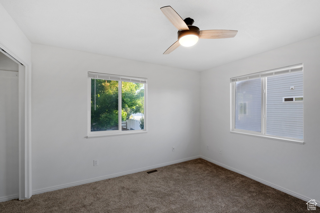 Unfurnished room with carpet and ceiling fan