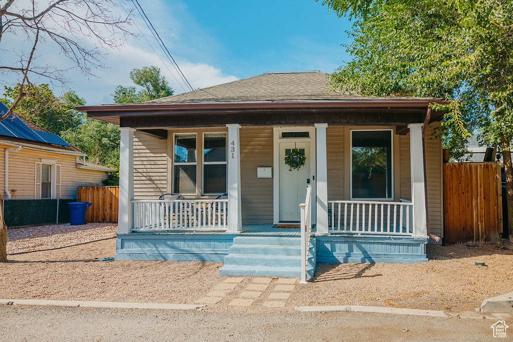 Bungalow with a porch