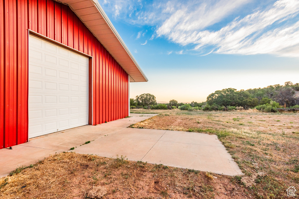 View of yard with a garage and an outdoor structure