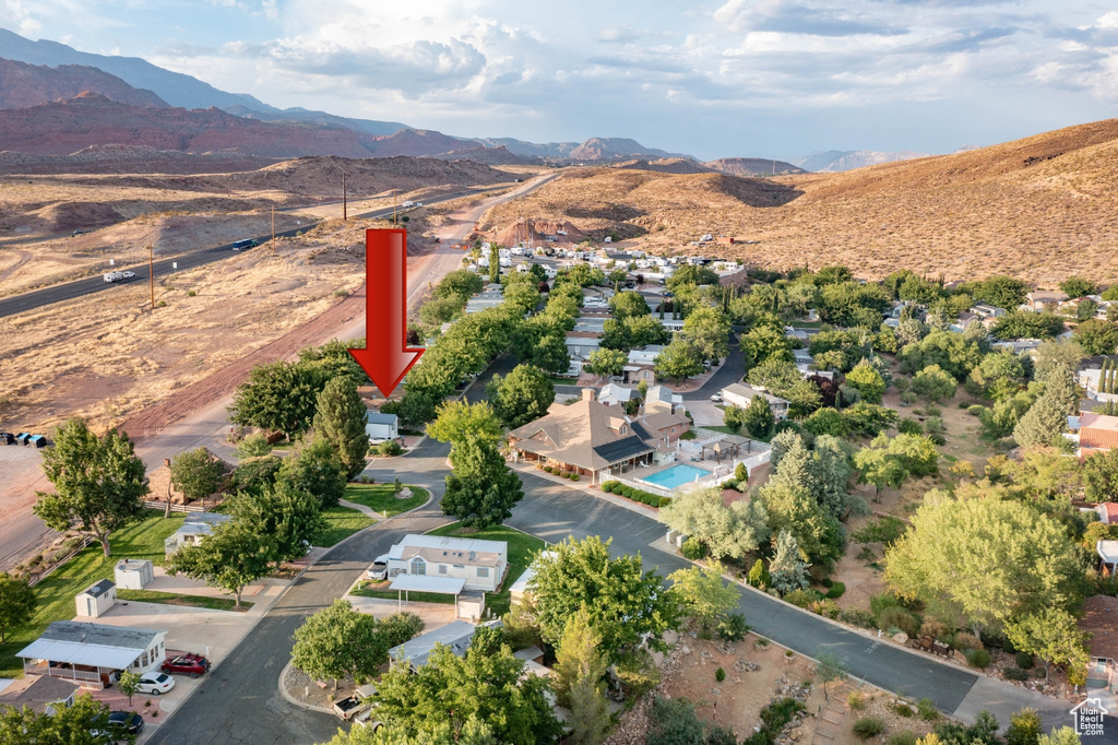 Drone / aerial view featuring a mountain view