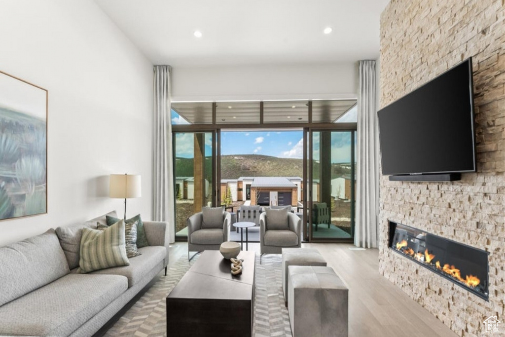 Living room with light wood-type flooring and a fireplace