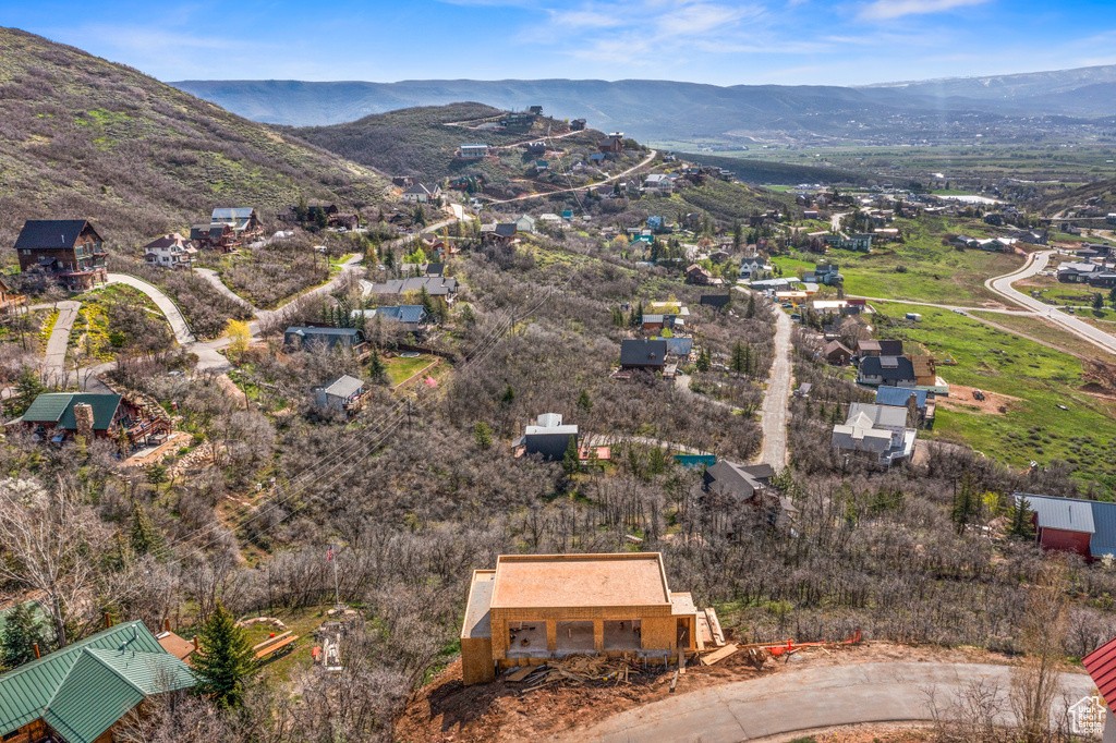 Bird\\\'s eye view featuring a mountain view