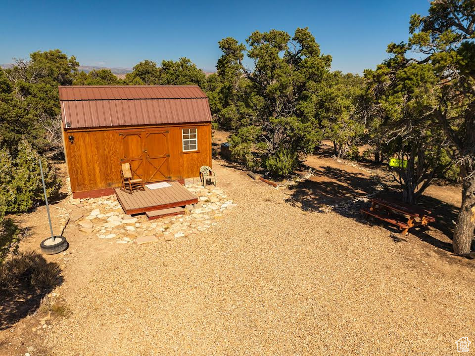 View of yard featuring a storage shed