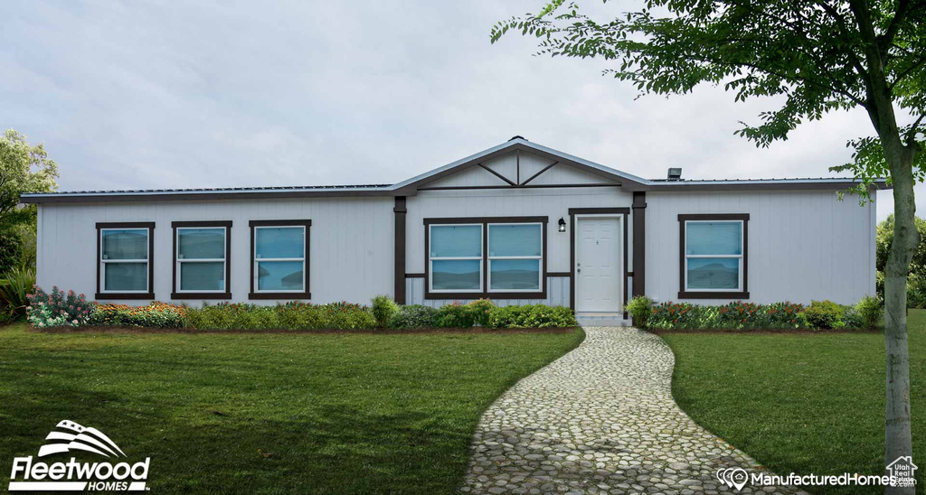 View of front of house featuring a front yard