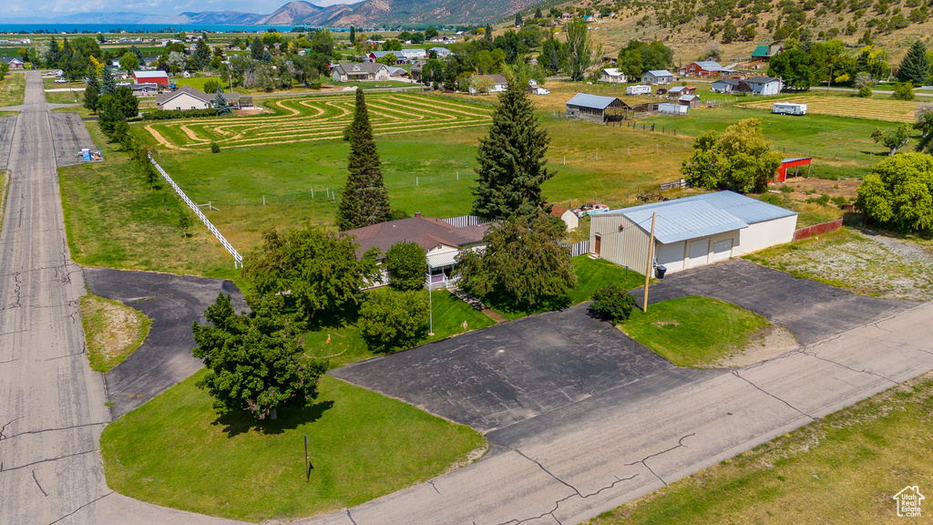 Bird\'s eye view with a mountain view