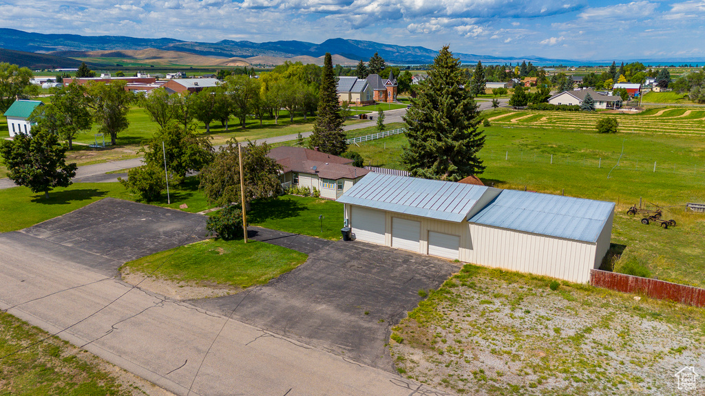 Aerial view with a mountain view