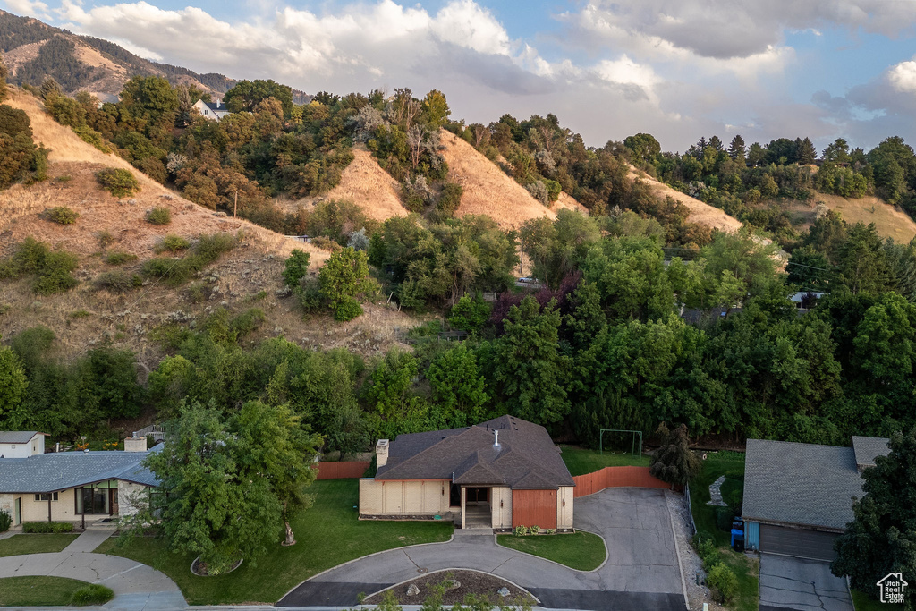 Birds eye view of property with a mountain view