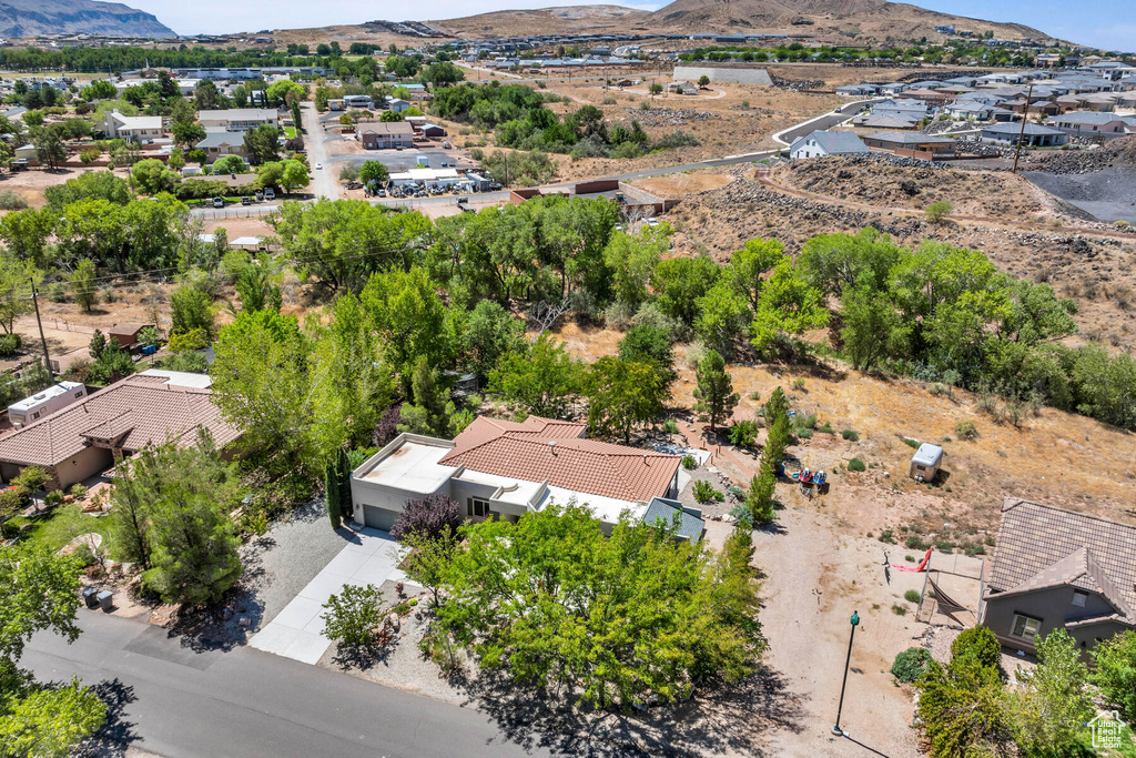 Birds eye view of property featuring a mountain view