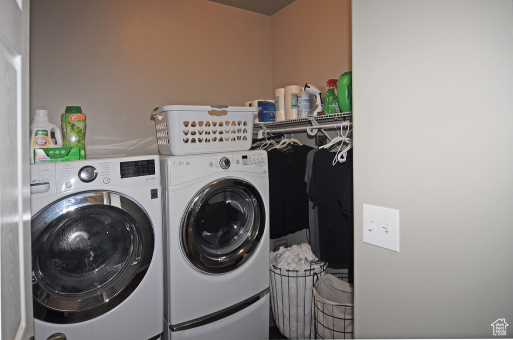 Laundry room with independent washer and dryer