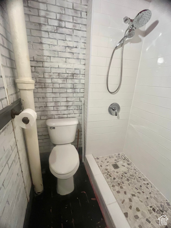 Bathroom featuring toilet and a tile shower