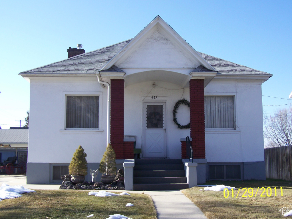 View of front of house with a front lawn