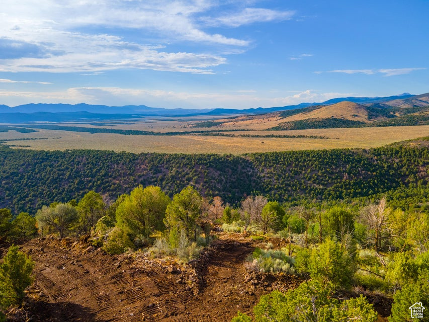 View of mountain feature