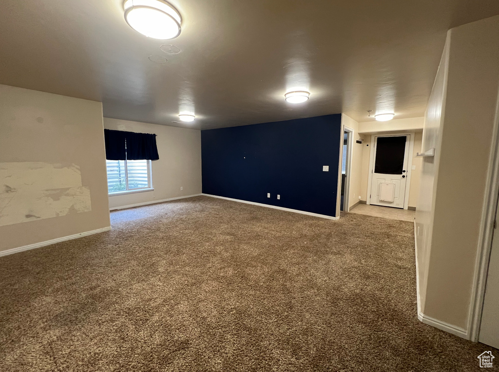 View of carpeted spare room