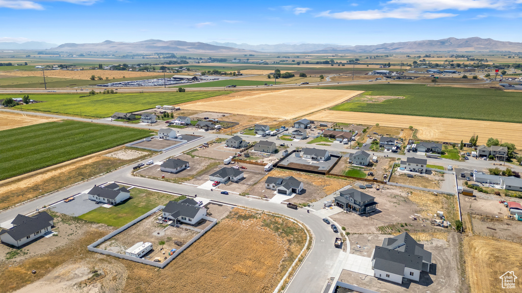 Aerial view with a mountain view