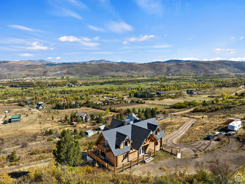 Aerial view with a mountain view