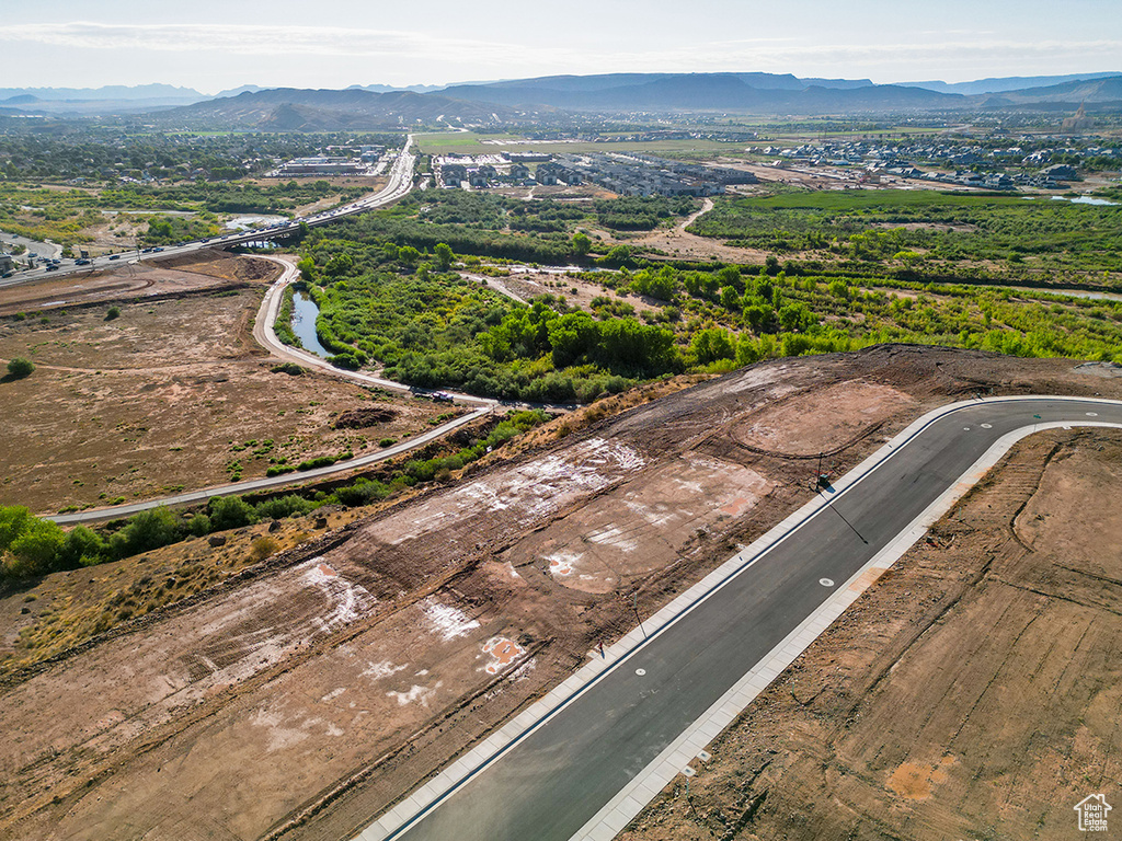 Aerial view with a mountain view