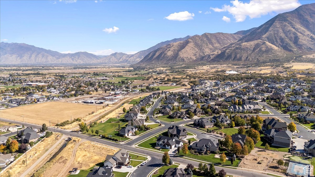 Birds eye view of property featuring a mountain view