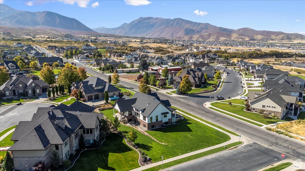 Drone / aerial view featuring a mountain view