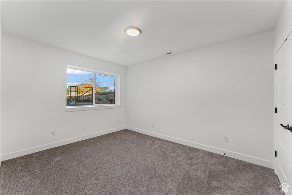 Empty room with carpet flooring