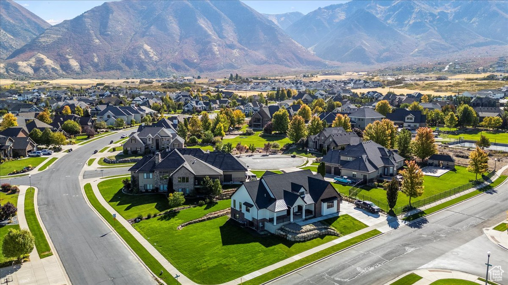 Drone / aerial view featuring a mountain view