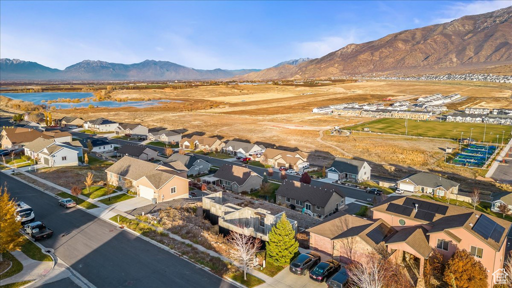 Birds eye view of property featuring a mountain view