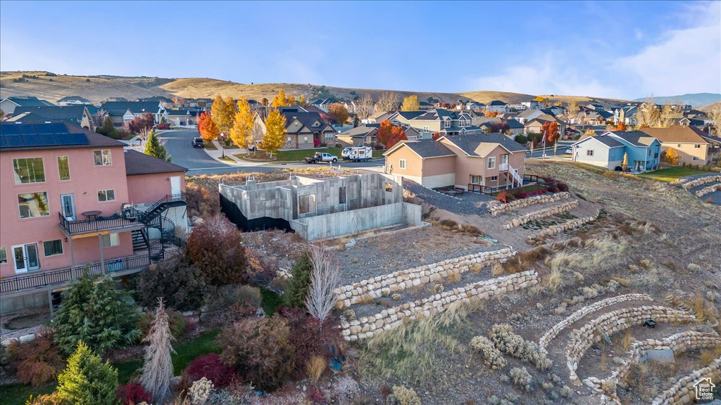 Birds eye view of property featuring a mountain view