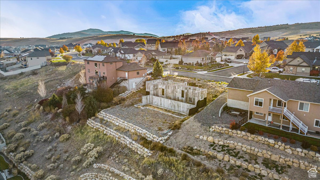 Aerial view with a mountain view