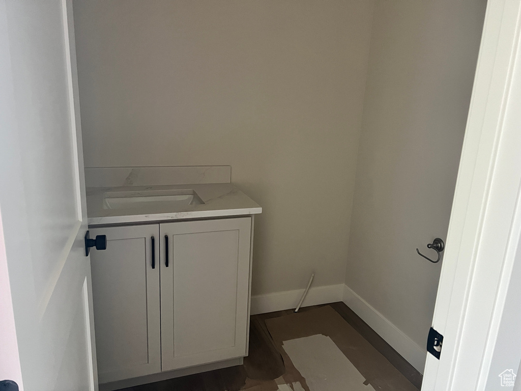 Laundry room with sink