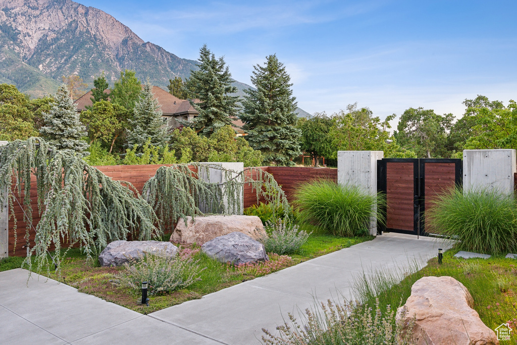 View of yard featuring a mountain view