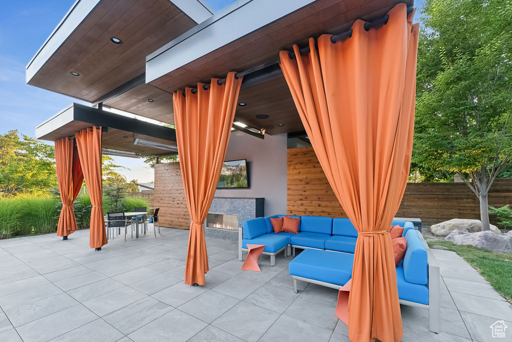 View of patio / terrace with an outdoor hangout area