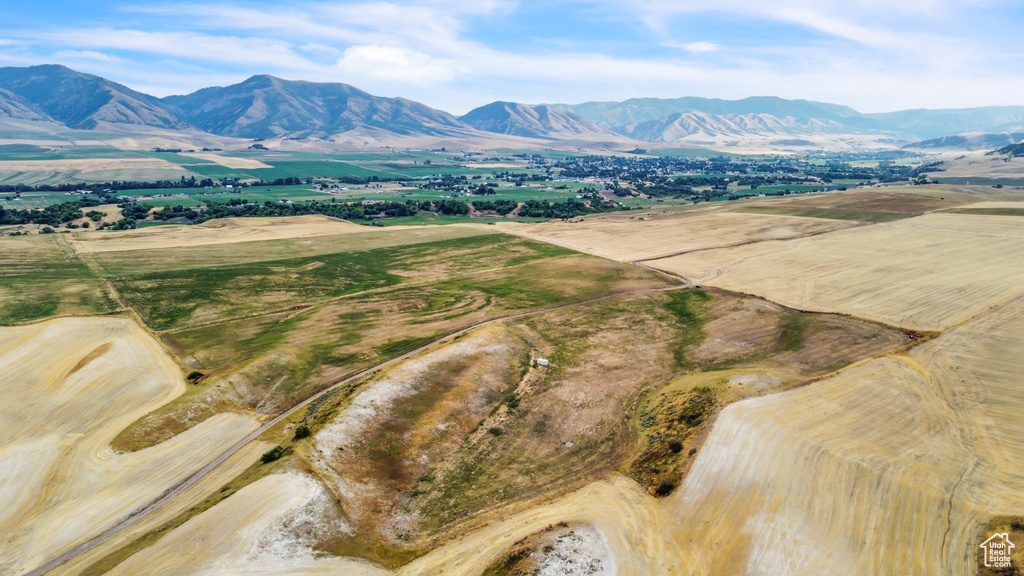 Drone / aerial view featuring a mountain view