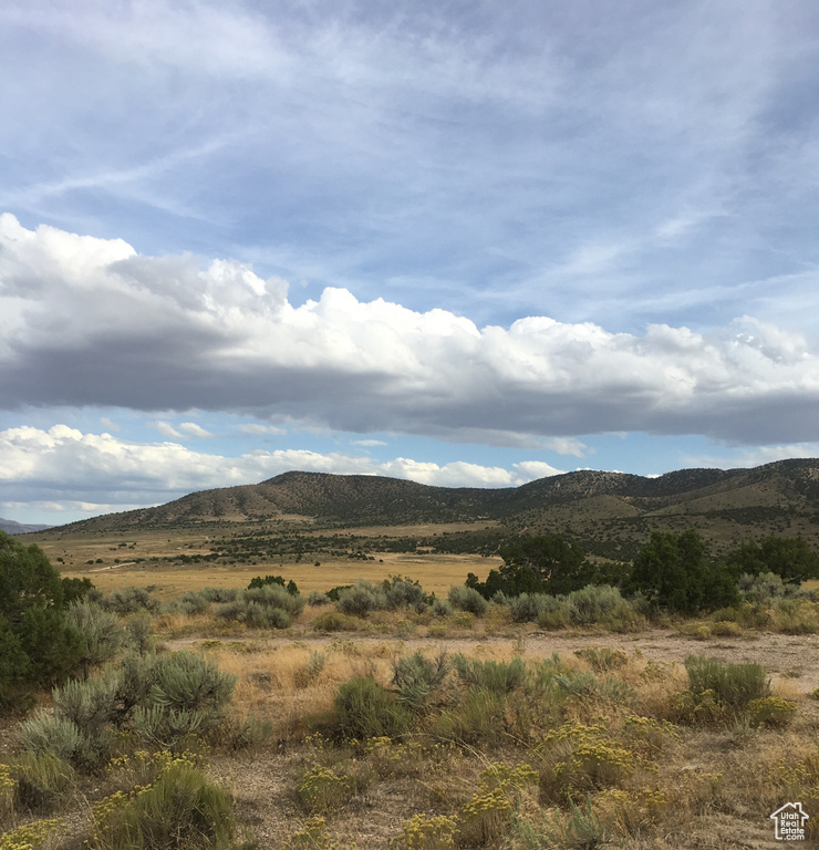 View of mountain feature