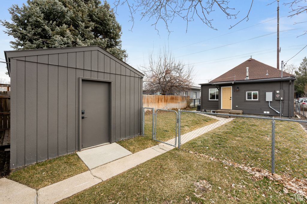 View of outbuilding featuring a yard