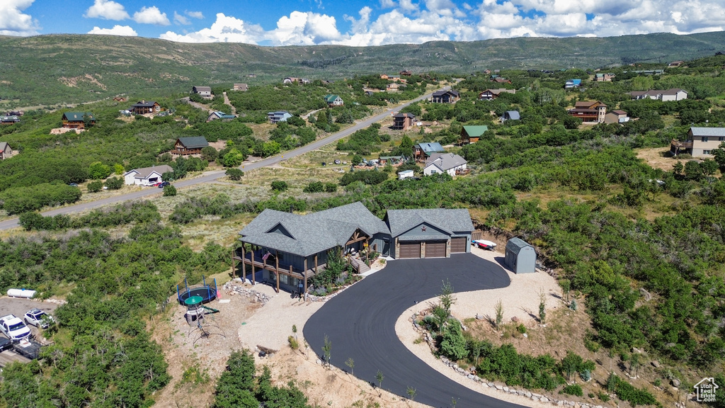 Aerial view with a mountain view