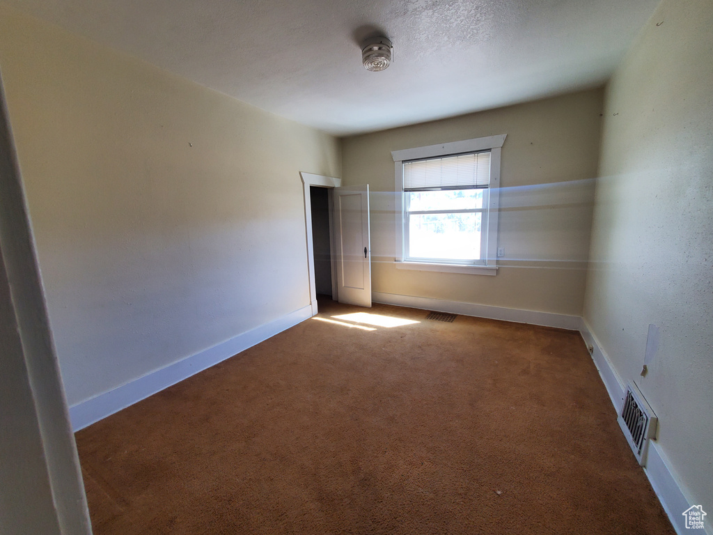 Unfurnished room with carpet floors