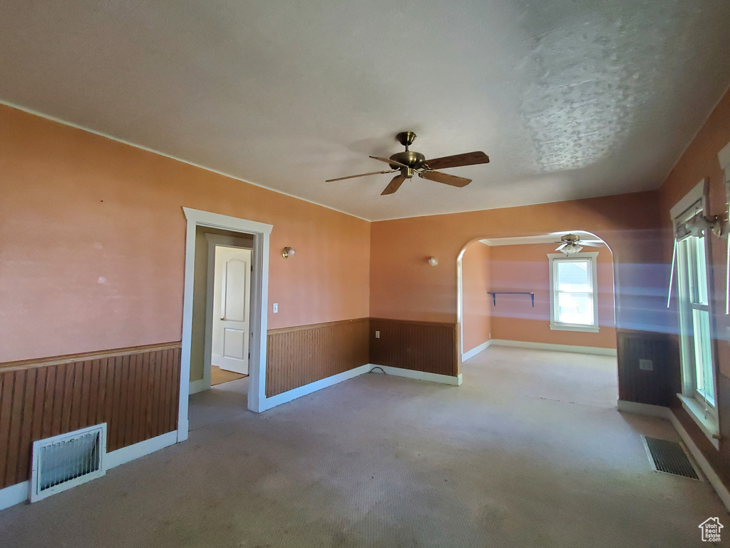 Carpeted spare room with ceiling fan