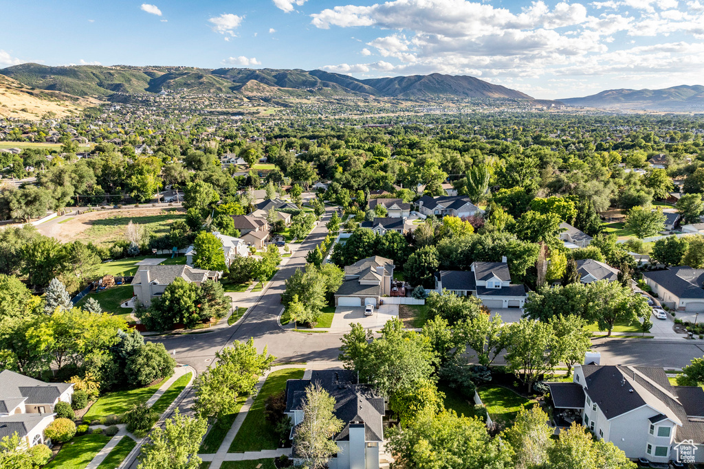 Bird's eye view with a mountain view