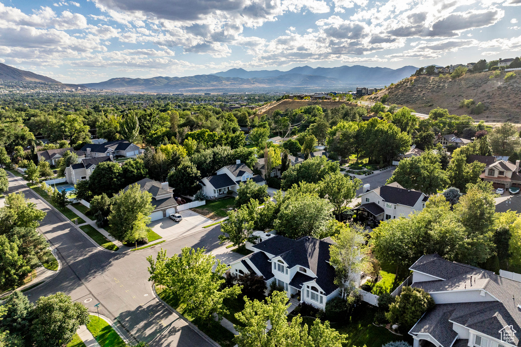 Birds eye view of property featuring a mountain view